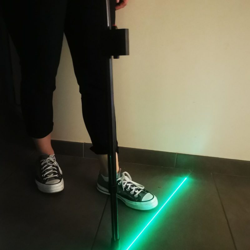 Canne réglable en carbone avec dispositif laser